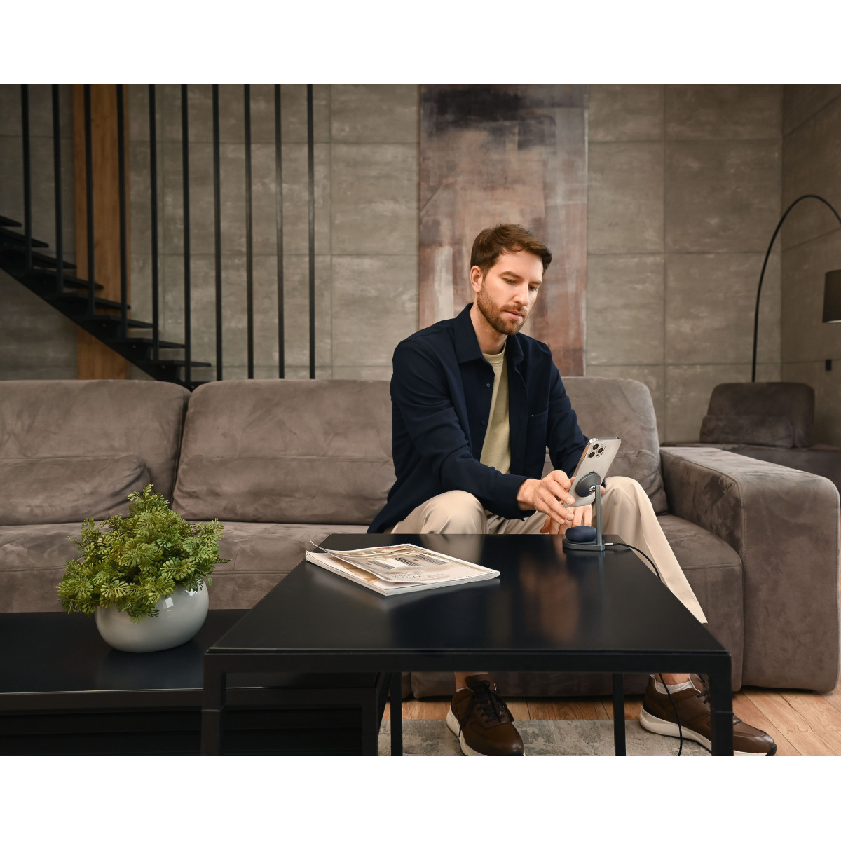 Беспроводное зарядное устройство uBear Stage, 2-в-1, MagSafe совместимое