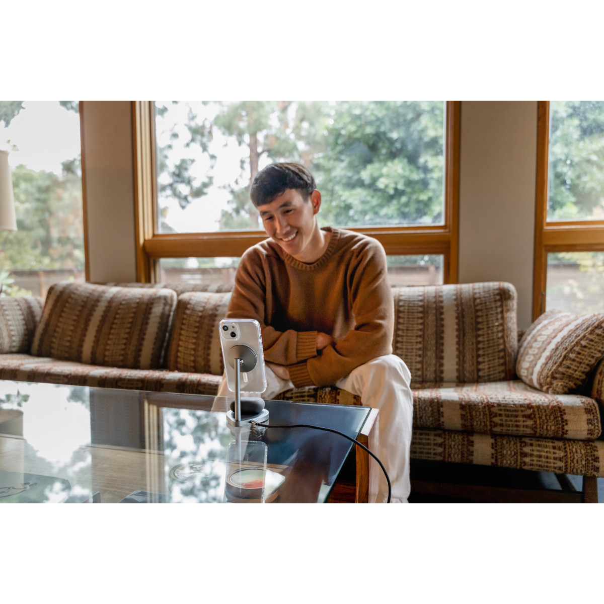 Беспроводное зарядное устройство uBear Stage, 2-в-1, MagSafe совместимое